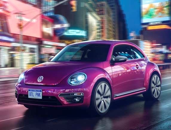 volkswagen-beetle-pink-color-edition-front-action1-600-001