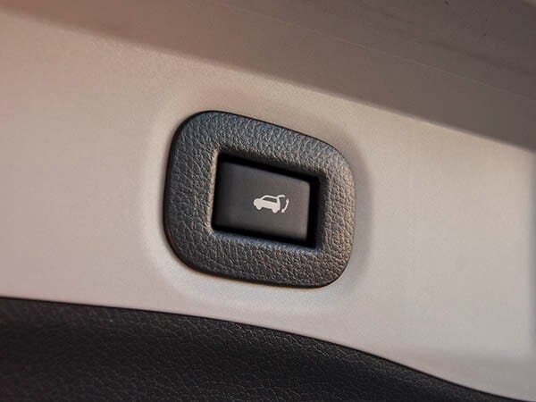 2014-nissan-rogue-sl-long-term-interior-09-600-001