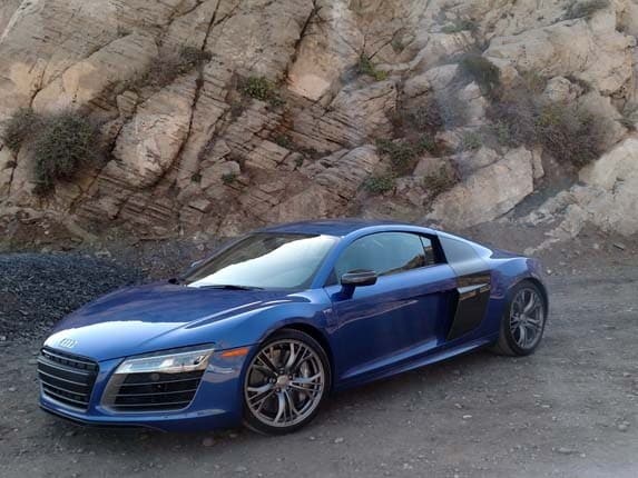 2015-audi-r8-v10-10-600-001