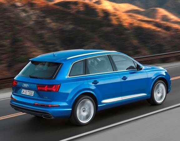 2016-audi-q7-rear-action1-600-001