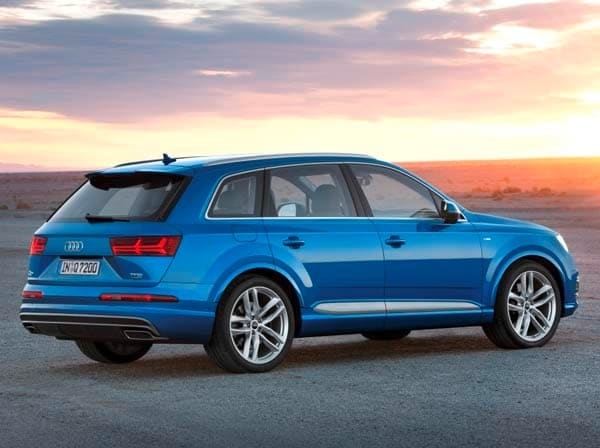 2016-audi-q7-rear-static1-600-001
