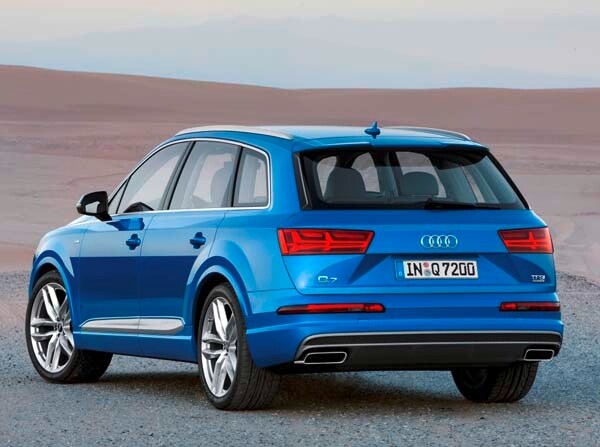 2016-audi-q7-rear-static2-600-001