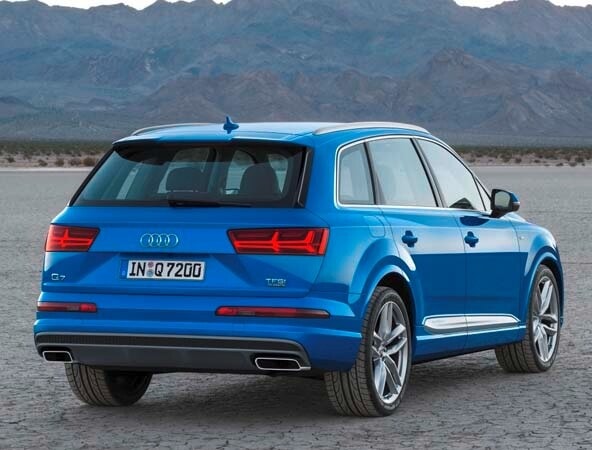 2016-audi-q7-rear-static3-600-001