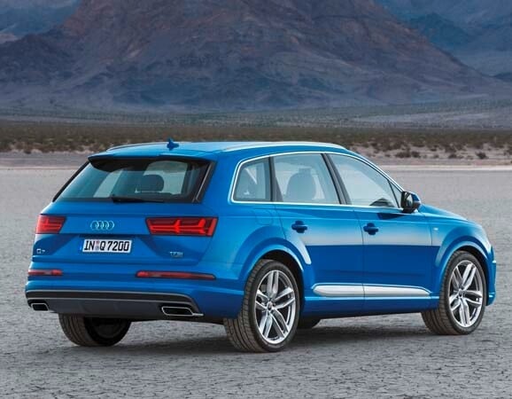 2016-audi-q7-rear-static4-600-001