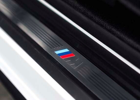 2016-bmw-435i-zhp-coupe-edition-m-sport-door-sill-detail1-600-001