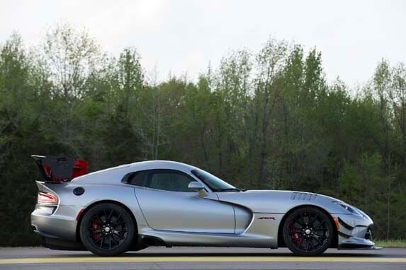 2016-dodge-viper-acr-unveiled-11-600-001