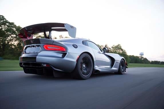 2016-dodge-viper-acr-unveiled-12-600-001