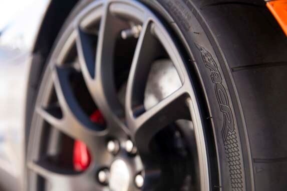2016-dodge-viper-acr-unveiled-19-600-001
