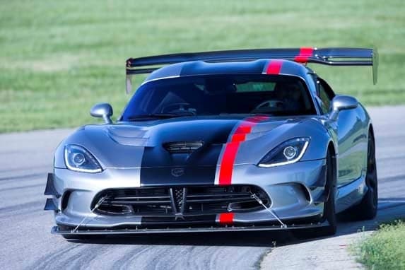 2016-dodge-viper-acr-unveiled-9-600-001
