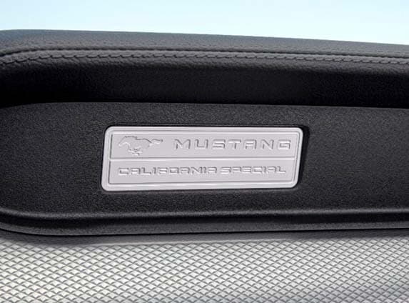 2016-ford-mustang-california-special-interior-dash-badge-600-001