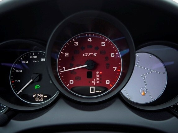 2016-porsche-cayenne-gts-gauges-573-600-001