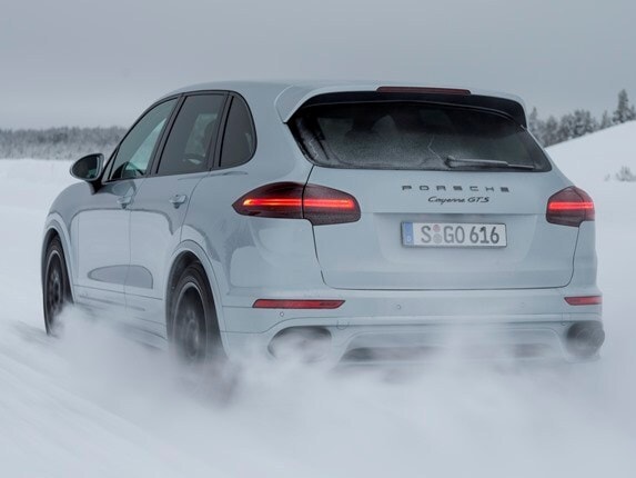 2016-porsche-cayenne-gts-white-rear-573-600-001