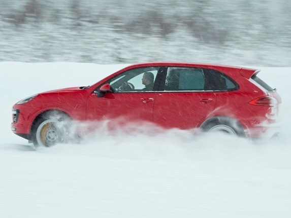 2016-porsche-cayenne-turbo-s-red-side-573-600-001
