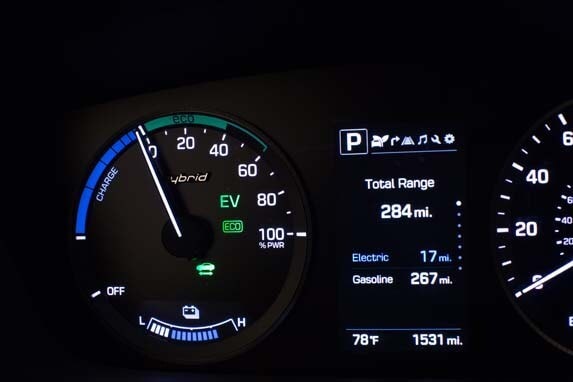 2016-sonata-hybrid-phev_interior-11-600-001