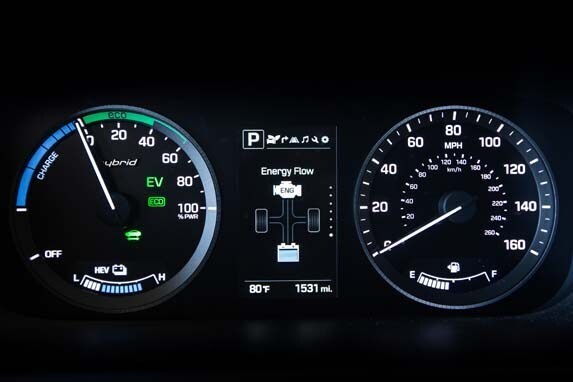 2016-sonata-hybrid-phev_interior-16-600-001