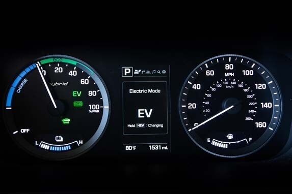2016-sonata-hybrid-phev_interior-17-600-001