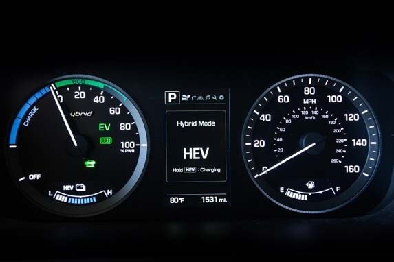 2016-sonata-hybrid-phev_interior-18-600-001