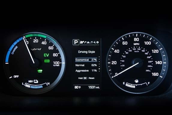 2016-sonata-hybrid-phev_interior-19-600-001