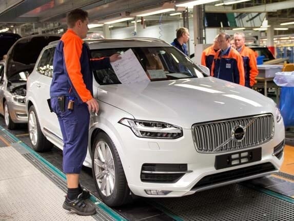 2016-volvo-xc90-front-static-torslanda-assembly-line2-600-001