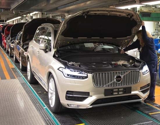 2016-volvo-xc90-front-static-torslanda-assembly-line3-600-001