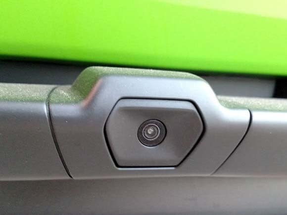 huracan-backup-camera-2-600-001