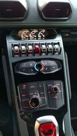 huracan-center-console-600-001