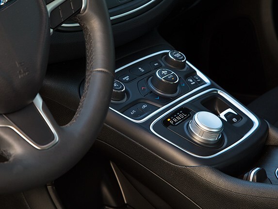 midsize-sedan-comparison-test-2015-chrysler-200-01-600-001