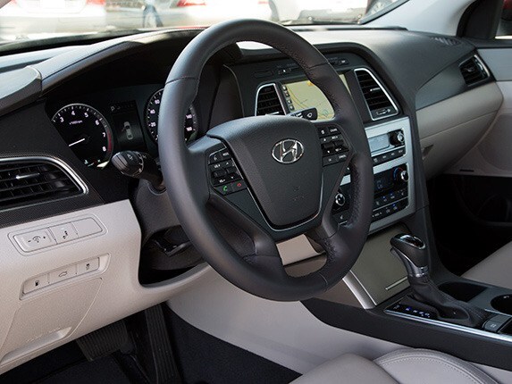 midsize-sedan-comparison-test-2015-hyundai-sonata-01-600-001