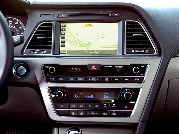 midsize-sedan-comparison-test-2015-hyundai-sonata-08-600-001
