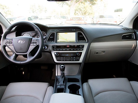 midsize-sedan-comparison-test-2015-hyundai-sonata-09-600-001