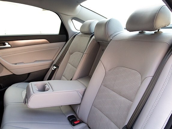 midsize-sedan-comparison-test-2015-hyundai-sonata-11-600-001