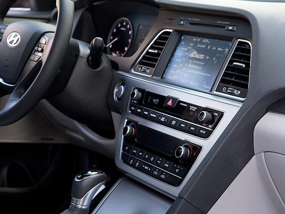 midsize-sedan-comparison-test-2015-hyundai-sonata-12-600-001