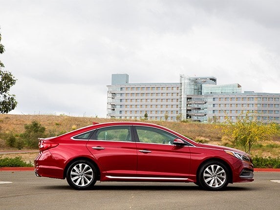 midsize-sedan-comparison-test-2015-hyundai-sonata-17-600-001