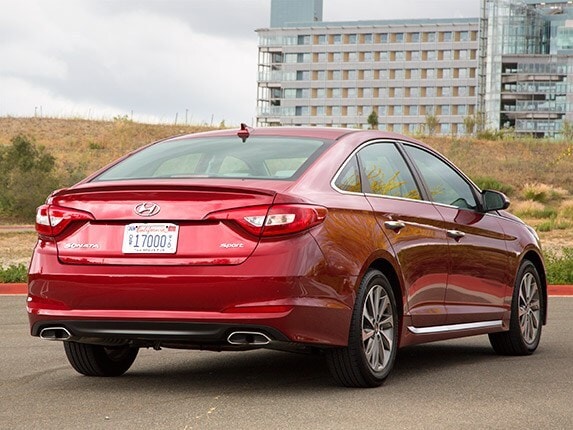 midsize-sedan-comparison-test-2015-hyundai-sonata-18-600-001