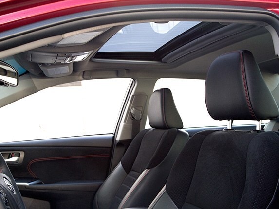 midsize-sedan-comparison-test-2015-toyota-camry-04-600-001