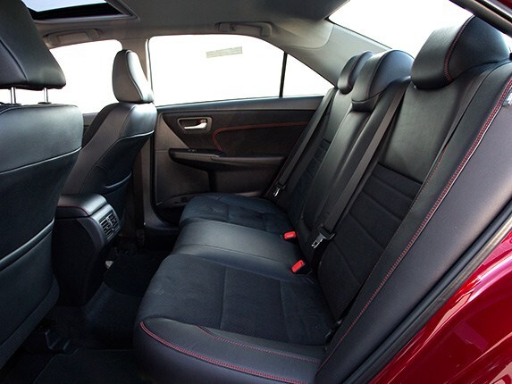 midsize-sedan-comparison-test-2015-toyota-camry-05-600-001