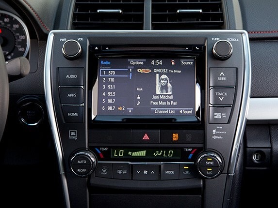 midsize-sedan-comparison-test-2015-toyota-camry-07-600-001