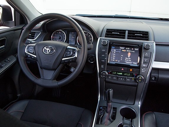 midsize-sedan-comparison-test-2015-toyota-camry-08-600-001