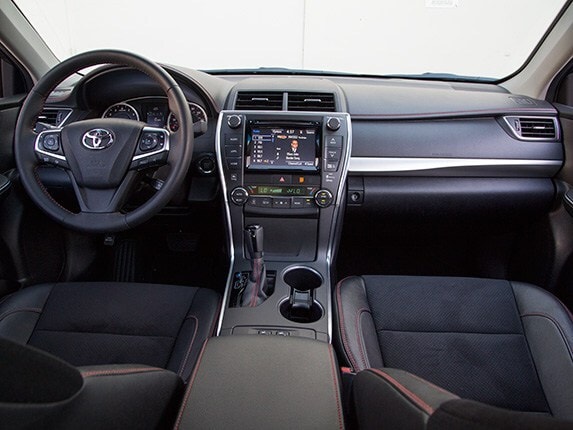 midsize-sedan-comparison-test-2015-toyota-camry-10-600-001