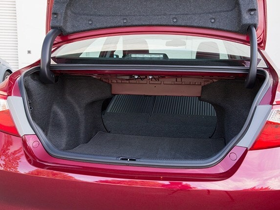 midsize-sedan-comparison-test-2015-toyota-camry-12-600-001