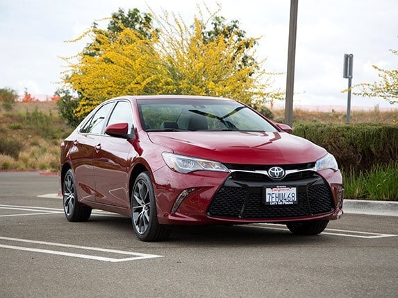 midsize-sedan-comparison-test-2015-toyota-camry-14-600-001
