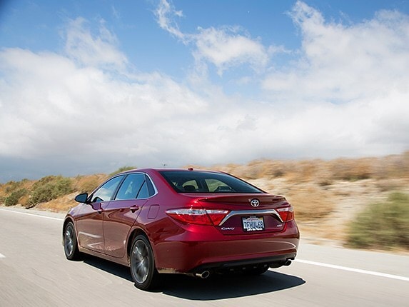 midsize-sedan-comparison-test-2015-toyota-camry-21-600-001