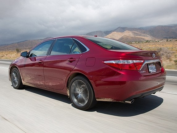 midsize-sedan-comparison-test-2015-toyota-camry-22-600-001