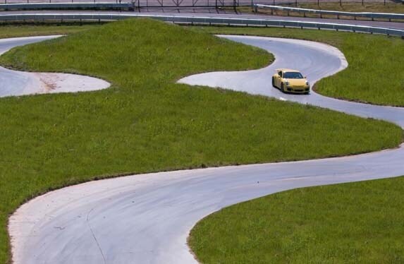 porsche-experience-center-test-track1-600-001