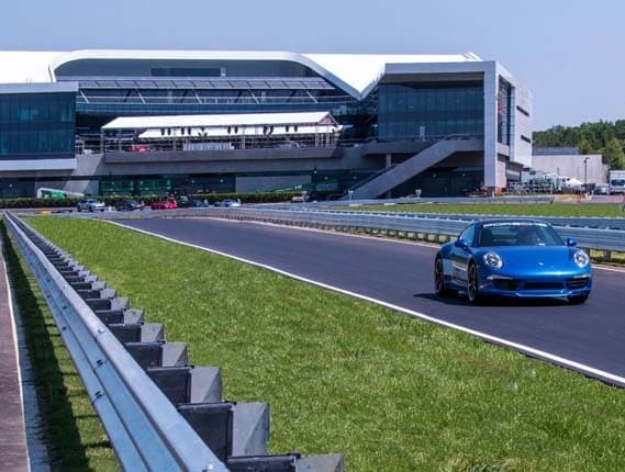 porsche-experience-center-test-track2-600-001
