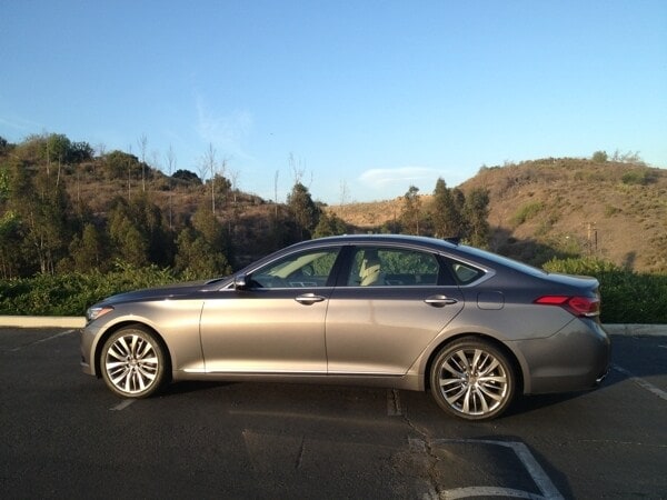 2015-hyundai-genesis-sedan-1-600-001