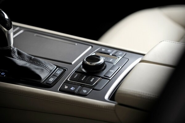 2015-hyundai-genesis-sedan-12-600-001