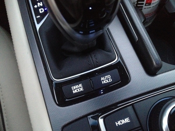 2015-hyundai-genesis-sedan-19-600-001