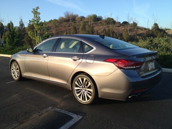 2015-hyundai-genesis-sedan-2-600-001