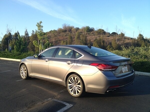 2015-hyundai-genesis-sedan-8-600-001